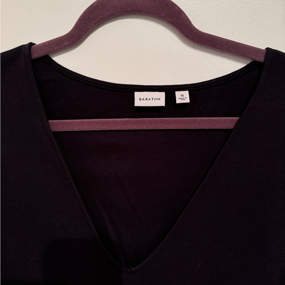 Babaton v-neck top - Picture 2 of 3
